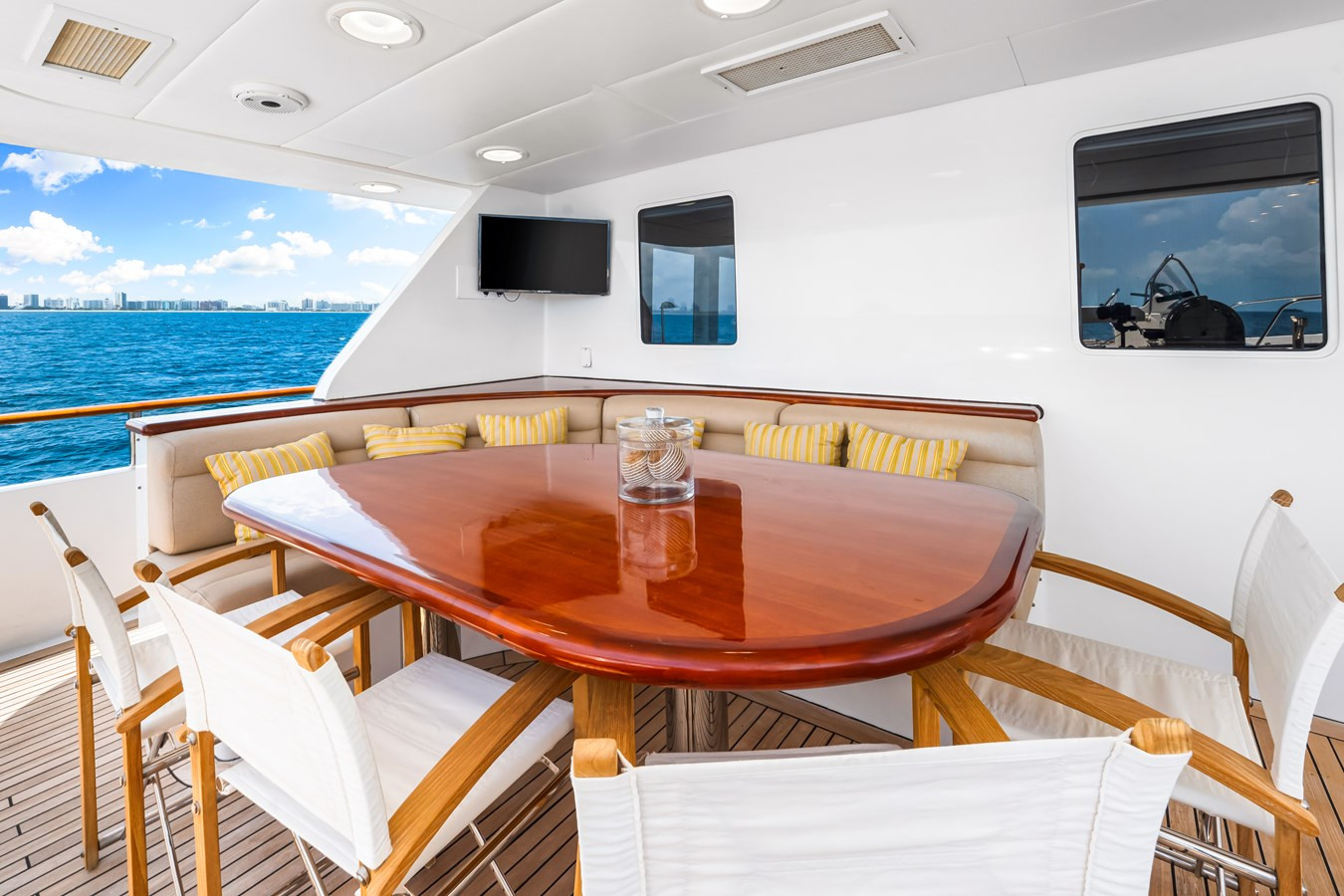 https://arconyachts.ams3.digitaloceanspaces.com/193524/conversions/large_4565419-optimize.jpg