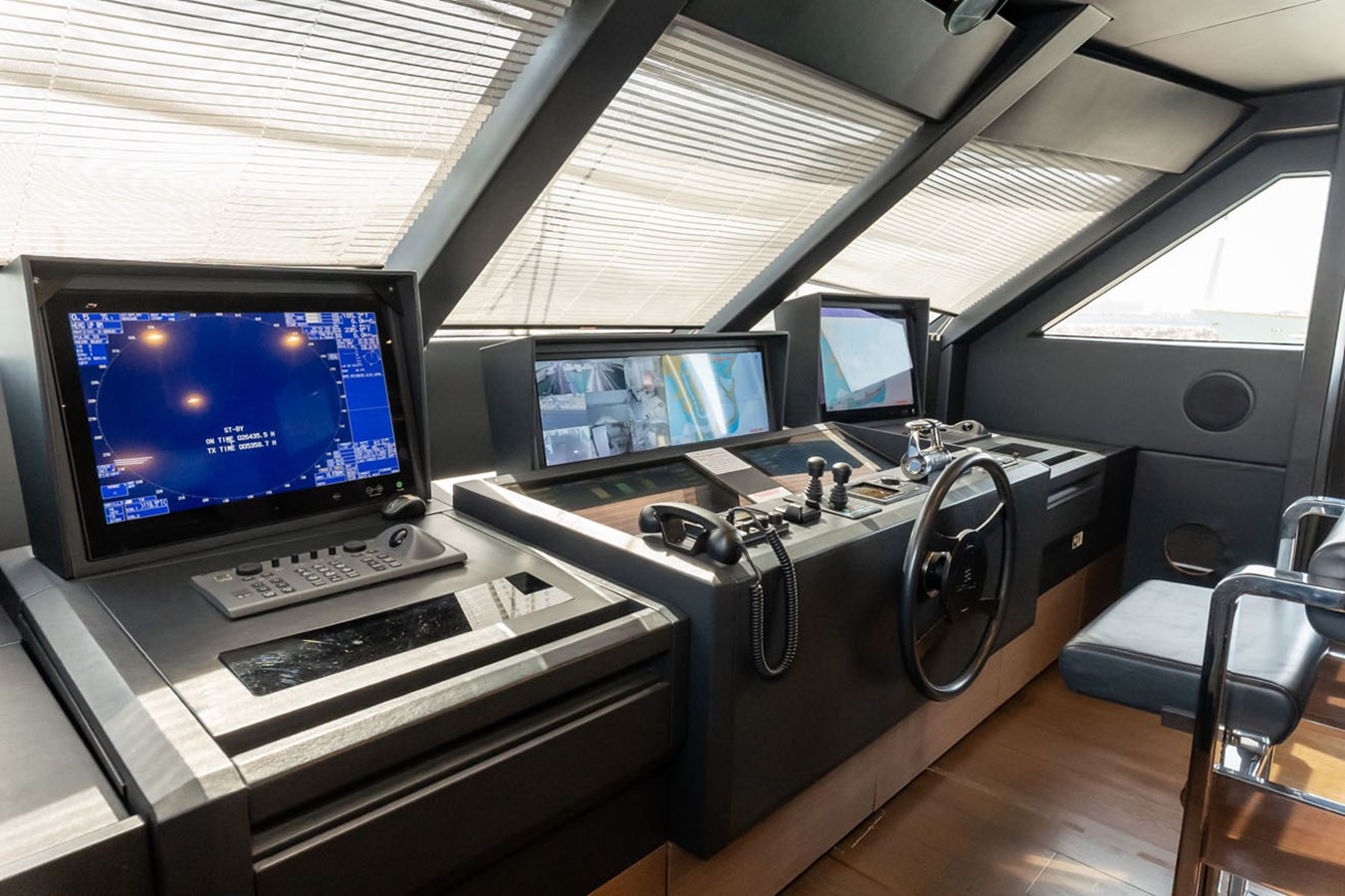 https://arconyachts.ams3.digitaloceanspaces.com/193557/conversions/large_4872443-optimize.jpg