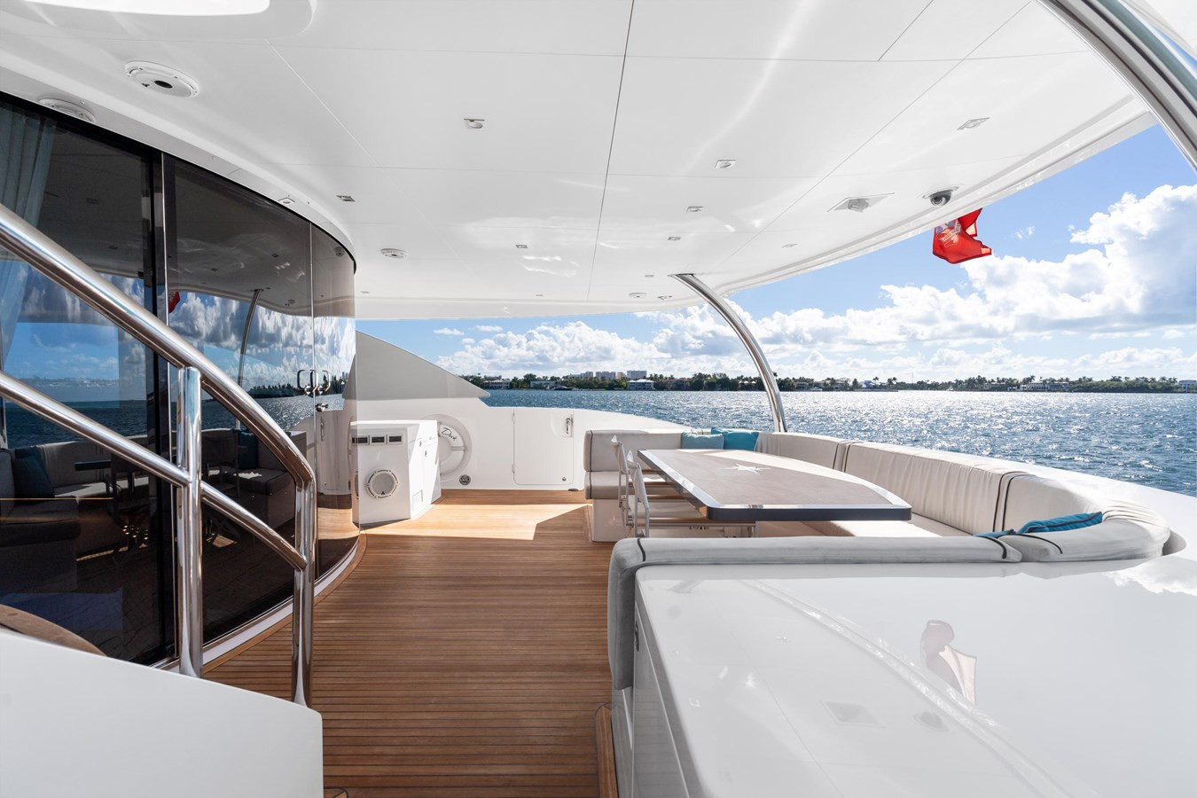 https://arconyachts.ams3.digitaloceanspaces.com/193916/conversions/large_4858190-optimize.jpg