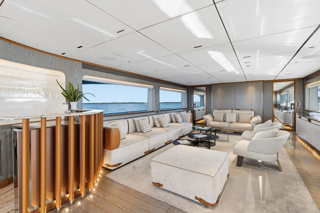 https://arconyachts.ams3.digitaloceanspaces.com/193925/conversions/large_4858195-optimize.jpg