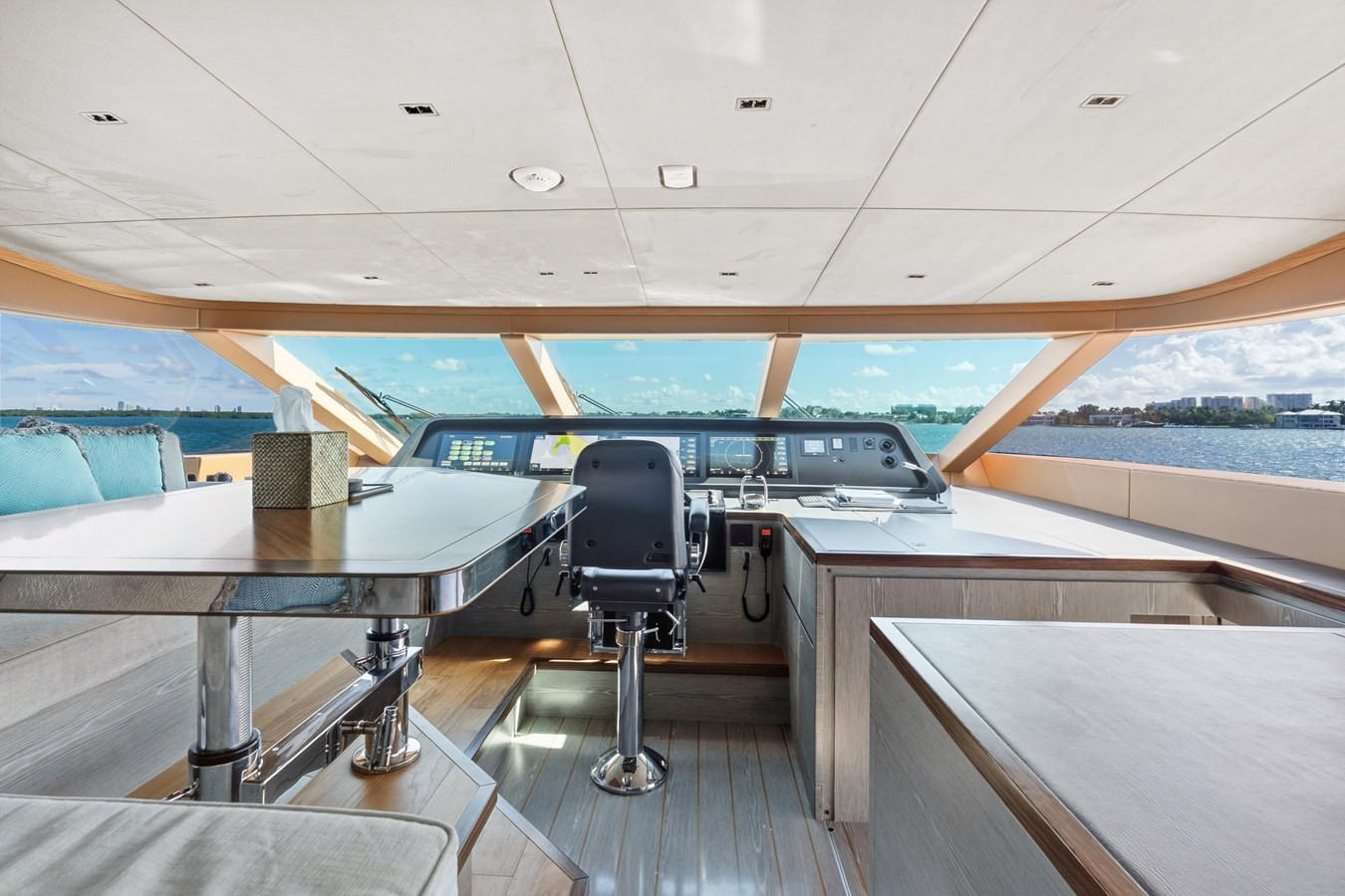 https://arconyachts.ams3.digitaloceanspaces.com/193946/conversions/large_4858211-optimize.jpg