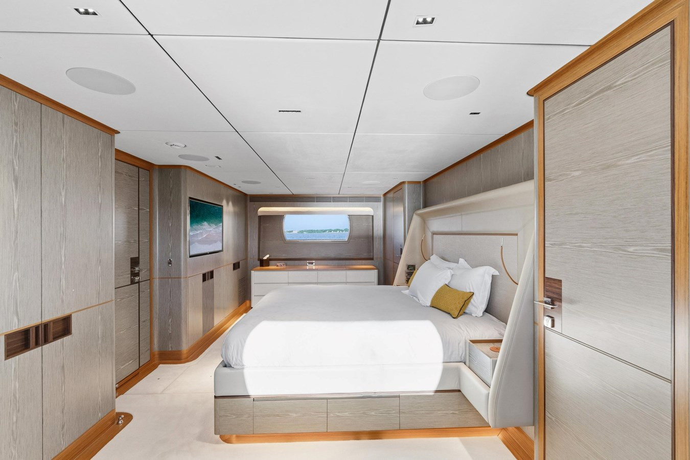 https://arconyachts.ams3.digitaloceanspaces.com/193948/conversions/large_4858214-optimize.jpg