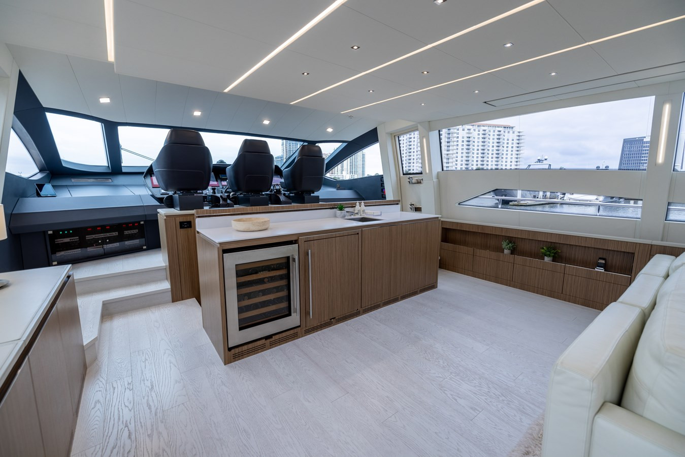 https://arconyachts.ams3.digitaloceanspaces.com/193963/conversions/large_4557417-optimize.jpg