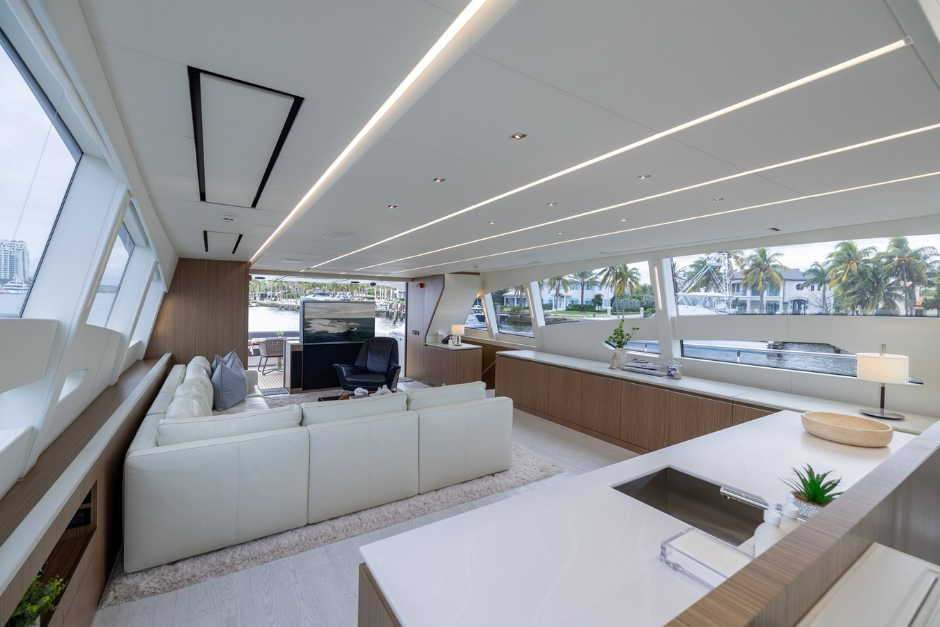 https://arconyachts.ams3.digitaloceanspaces.com/193969/conversions/large_4557420-optimize.jpg