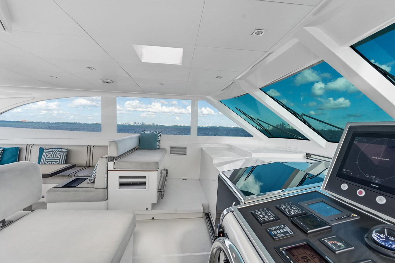 https://arconyachts.ams3.digitaloceanspaces.com/193976/conversions/large_4858273-optimize.jpg