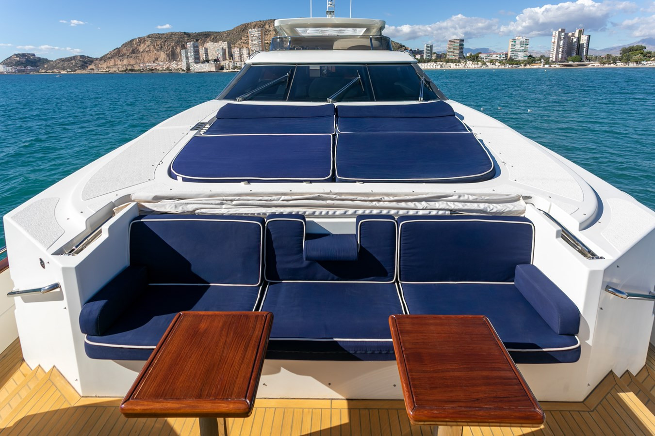 https://arconyachts.ams3.digitaloceanspaces.com/194269/conversions/large_4862635-optimize.jpg