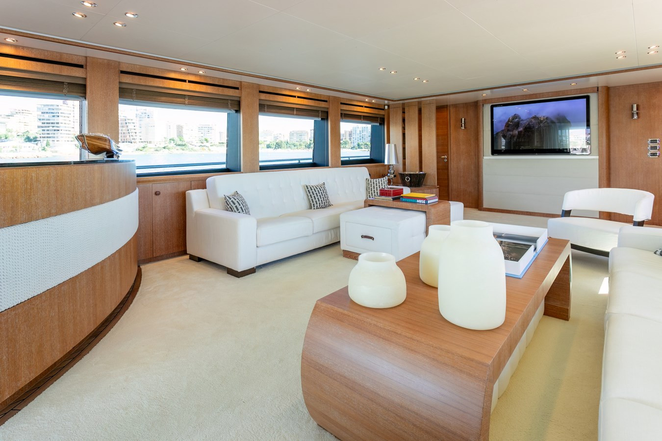 https://arconyachts.ams3.digitaloceanspaces.com/194287/conversions/large_4862621-optimize.jpg