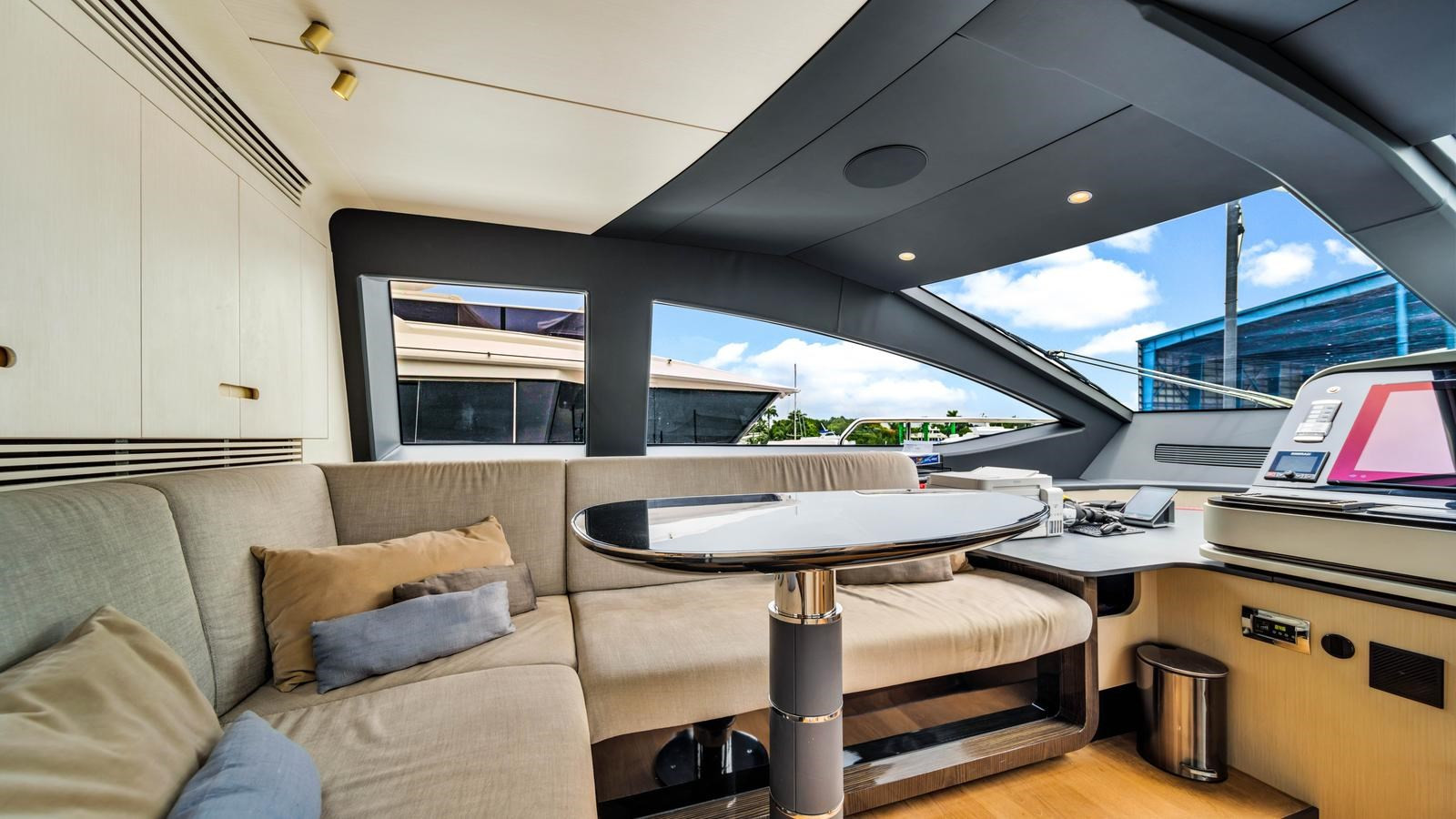 https://arconyachts.ams3.digitaloceanspaces.com/194420/conversions/large_4866886-optimize.jpg