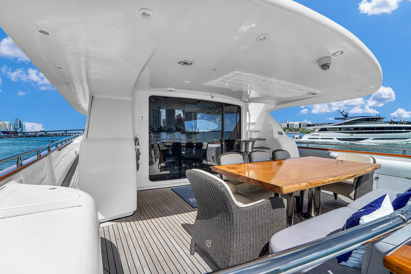 https://arconyachts.ams3.digitaloceanspaces.com/194457/conversions/large_3644617-optimize.jpg