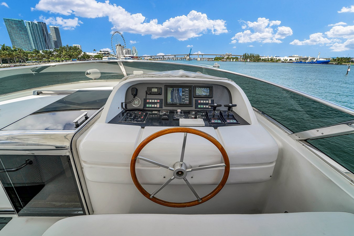 https://arconyachts.ams3.digitaloceanspaces.com/194475/conversions/large_3644631-optimize.jpg