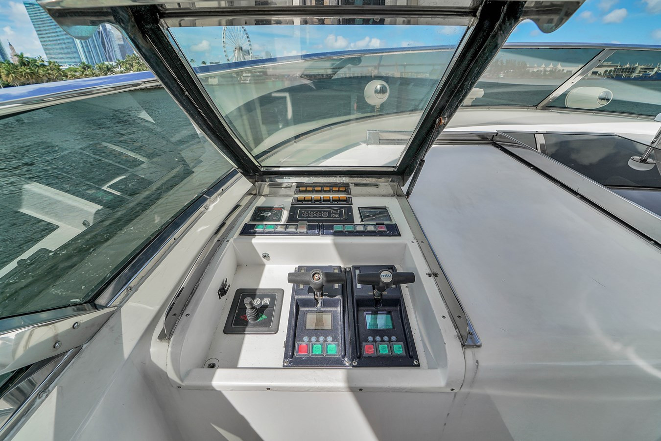 https://arconyachts.ams3.digitaloceanspaces.com/194476/conversions/large_3644632-optimize.jpg