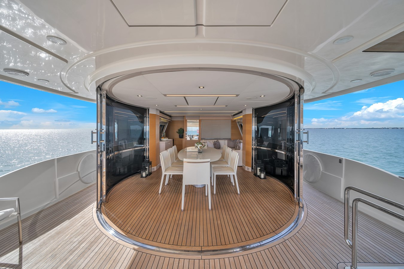 https://arconyachts.ams3.digitaloceanspaces.com/195496/conversions/large_4511637-optimize.jpg