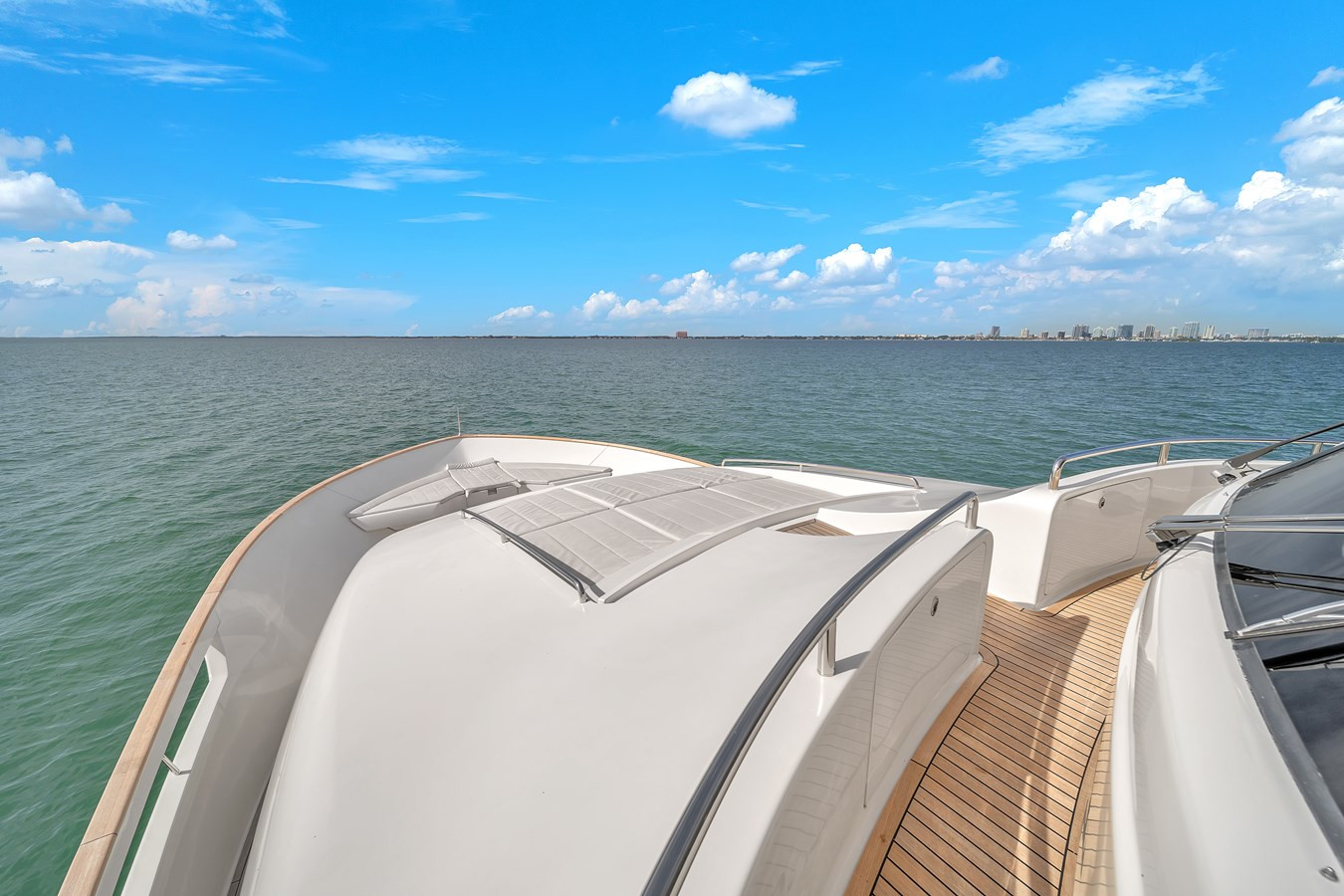 https://arconyachts.ams3.digitaloceanspaces.com/195511/conversions/large_4511645-optimize.jpg