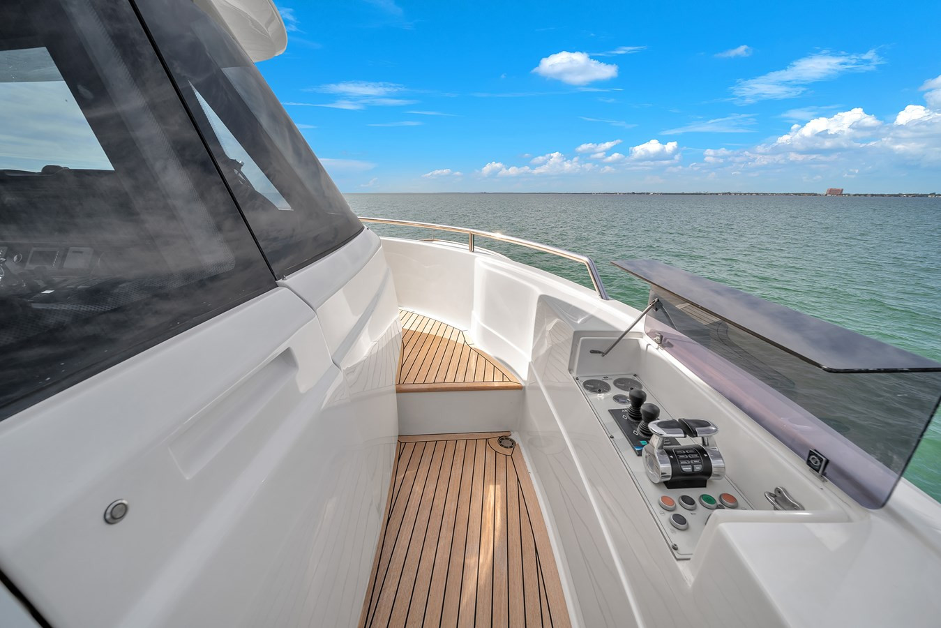 https://arconyachts.ams3.digitaloceanspaces.com/195515/conversions/large_4511647-optimize.jpg