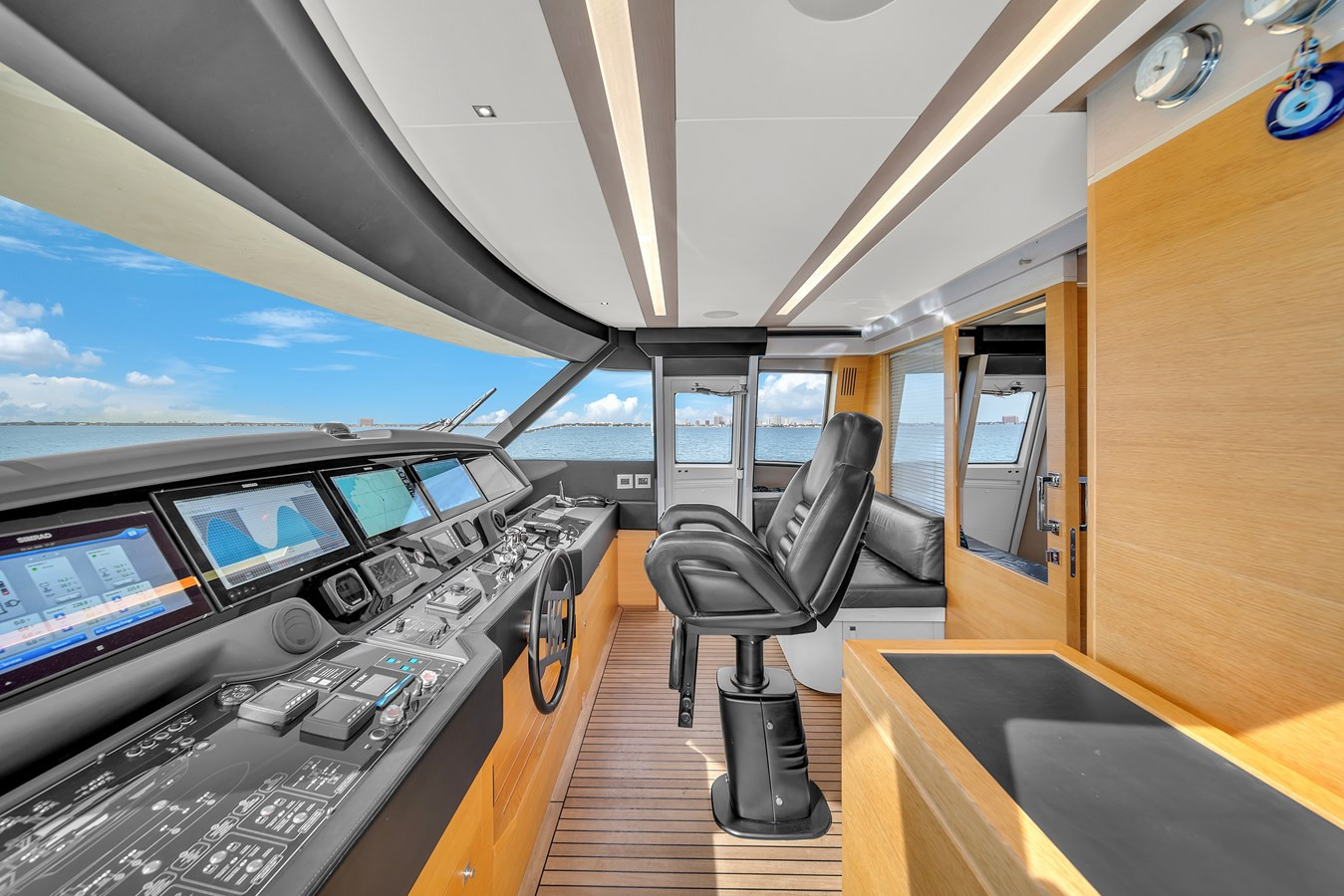https://arconyachts.ams3.digitaloceanspaces.com/195517/conversions/large_4511648-optimize.jpg
