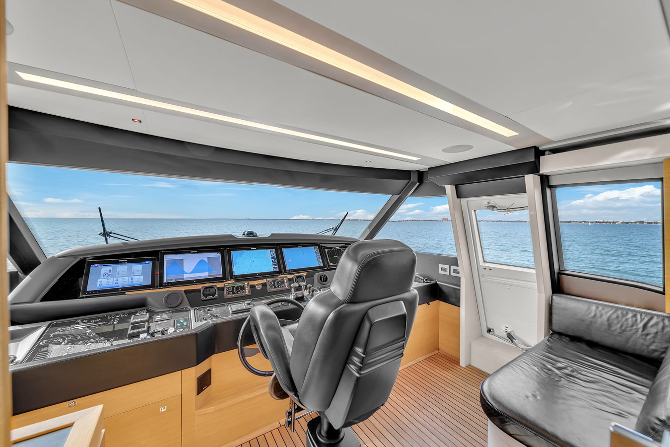 https://arconyachts.ams3.digitaloceanspaces.com/195519/conversions/large_4511649-optimize.jpg