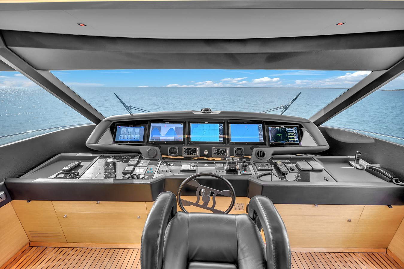 https://arconyachts.ams3.digitaloceanspaces.com/195521/conversions/large_4511650-optimize.jpg