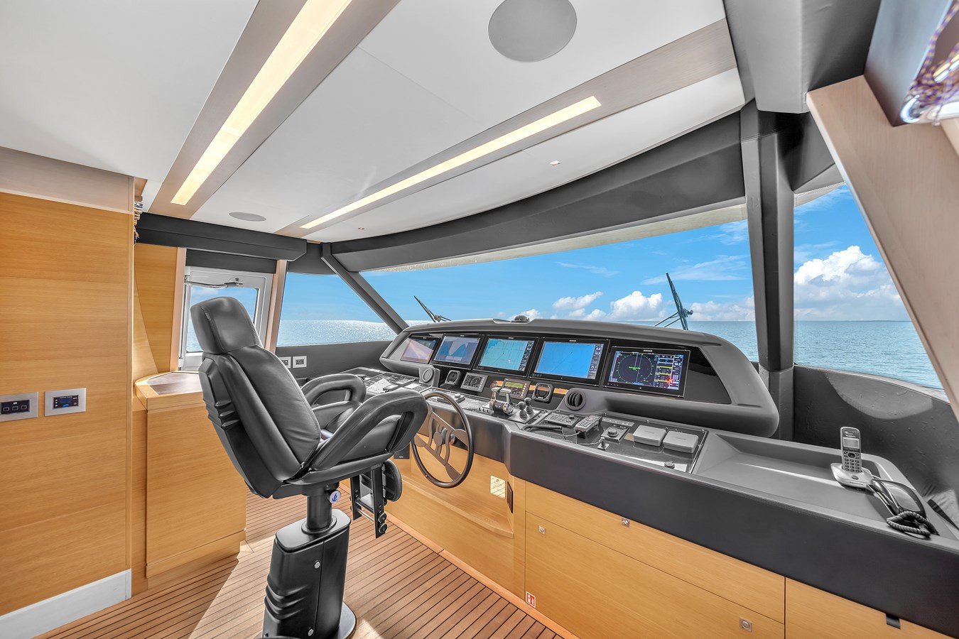 https://arconyachts.ams3.digitaloceanspaces.com/195523/conversions/large_4511651-optimize.jpg