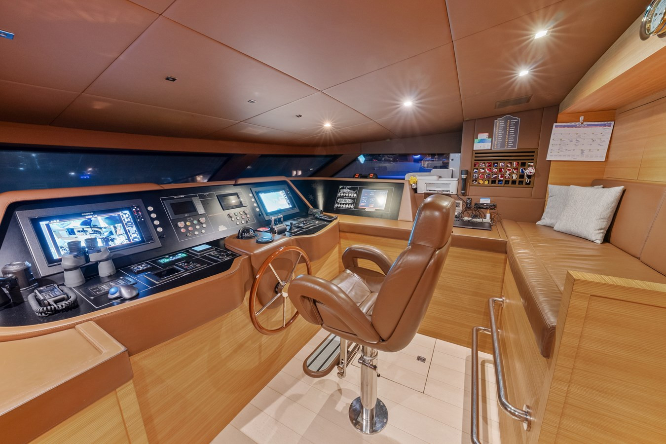 https://arconyachts.ams3.digitaloceanspaces.com/195554/conversions/large_4596141-optimize.jpg