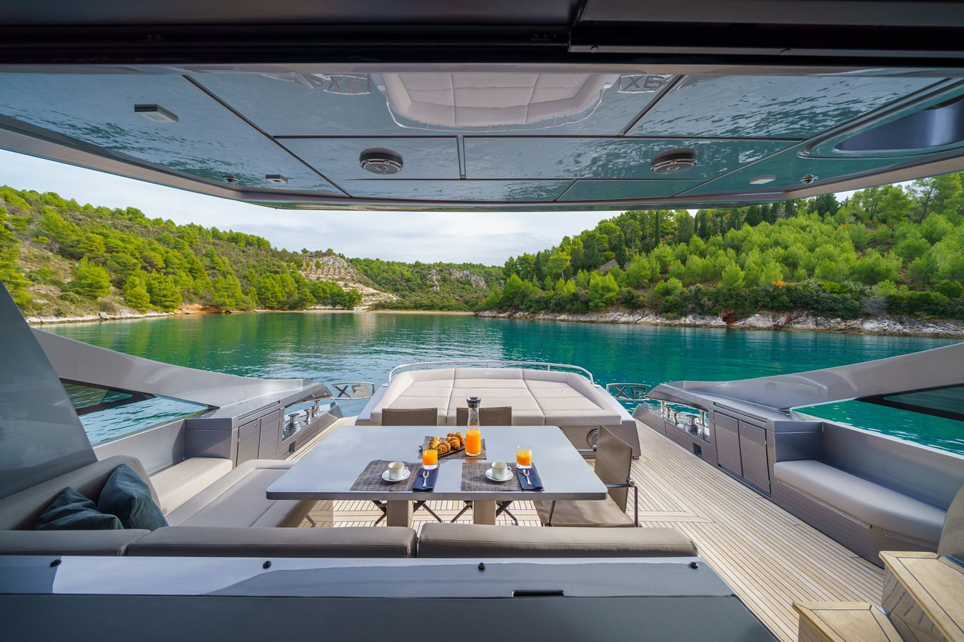 https://arconyachts.ams3.digitaloceanspaces.com/195658/conversions/large_4874812-optimize.jpg