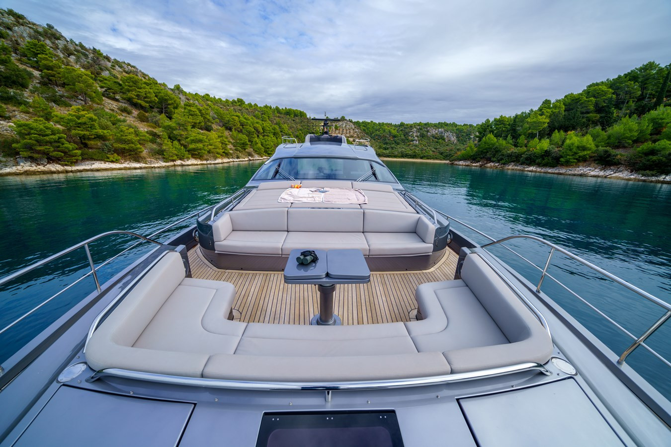 https://arconyachts.ams3.digitaloceanspaces.com/195668/conversions/large_4874820-optimize.jpg