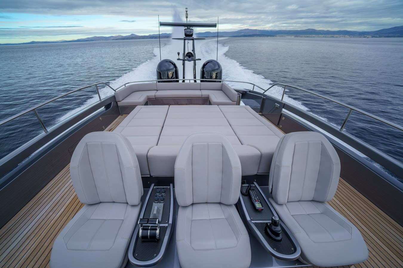 https://arconyachts.ams3.digitaloceanspaces.com/195678/conversions/large_4874825-optimize.jpg