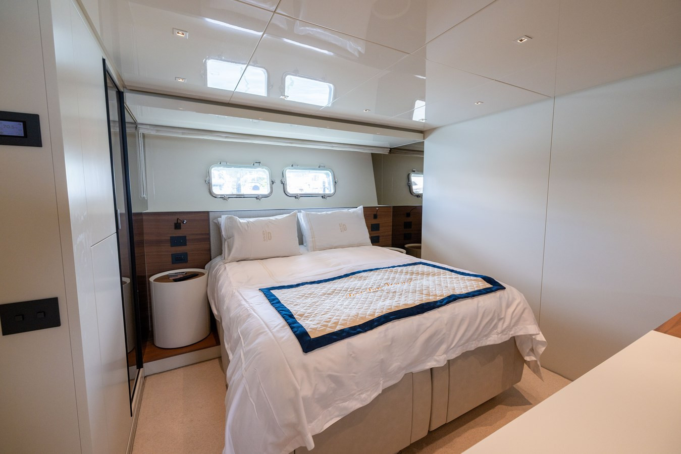 https://arconyachts.ams3.digitaloceanspaces.com/195679/conversions/large_4706942-optimize.jpg