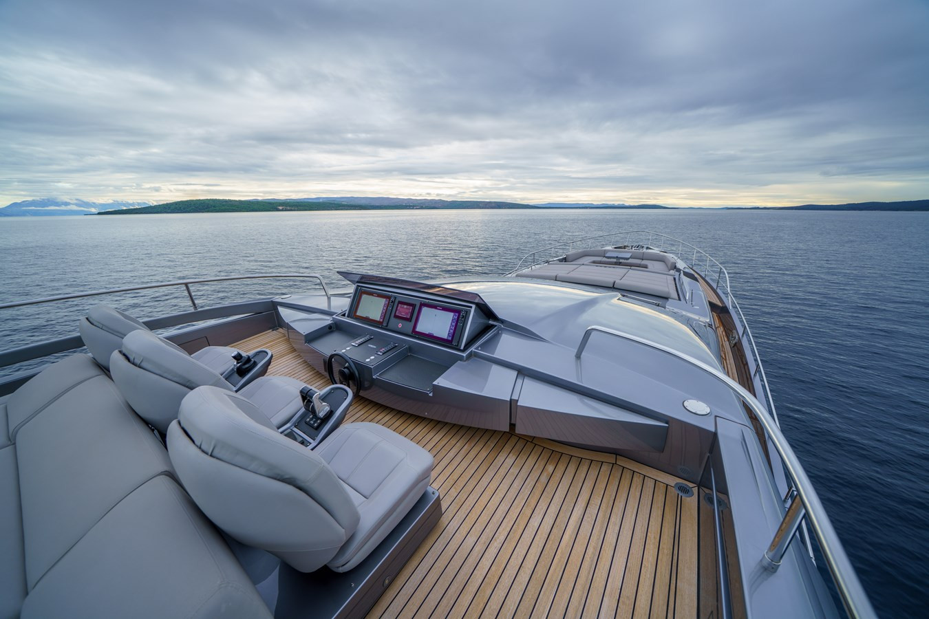 https://arconyachts.ams3.digitaloceanspaces.com/195680/conversions/large_4874826-optimize.jpg