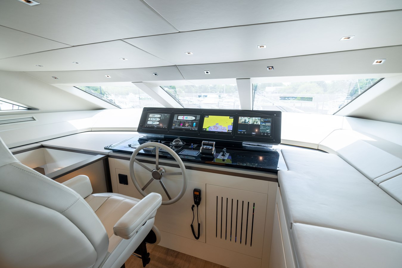 https://arconyachts.ams3.digitaloceanspaces.com/195713/conversions/large_4706960-optimize.jpg