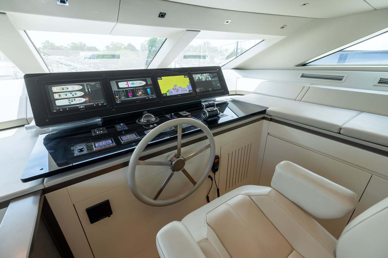 https://arconyachts.ams3.digitaloceanspaces.com/195715/conversions/large_4706962-optimize.jpg