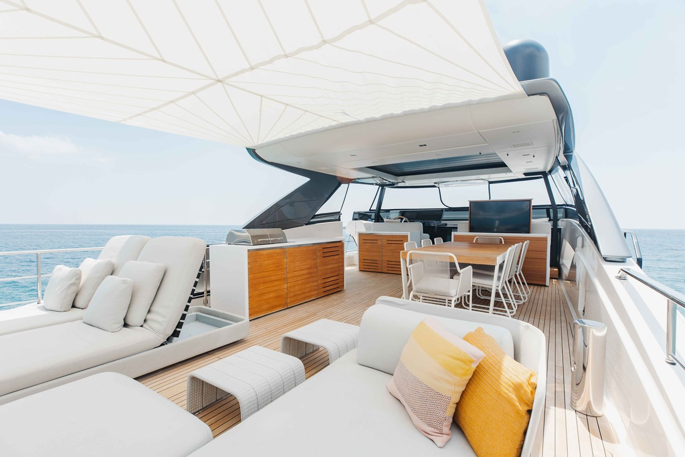 https://arconyachts.ams3.digitaloceanspaces.com/195779/conversions/large_4759558-optimize.jpg