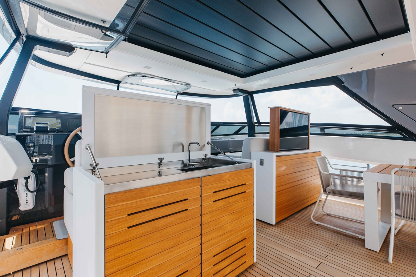 https://arconyachts.ams3.digitaloceanspaces.com/195783/conversions/large_4759553-optimize.jpg