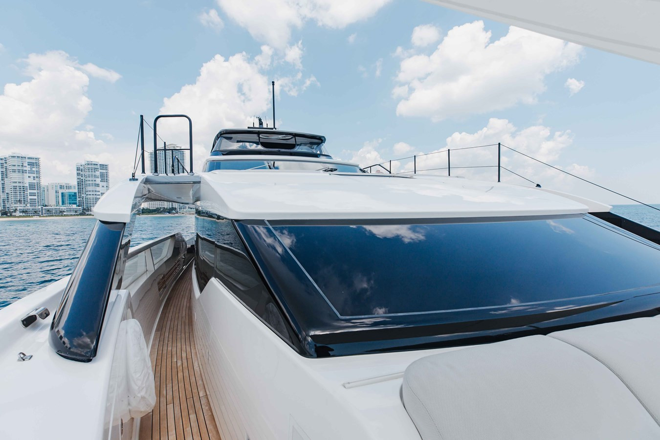 https://arconyachts.ams3.digitaloceanspaces.com/195798/conversions/large_4759545-optimize.jpg