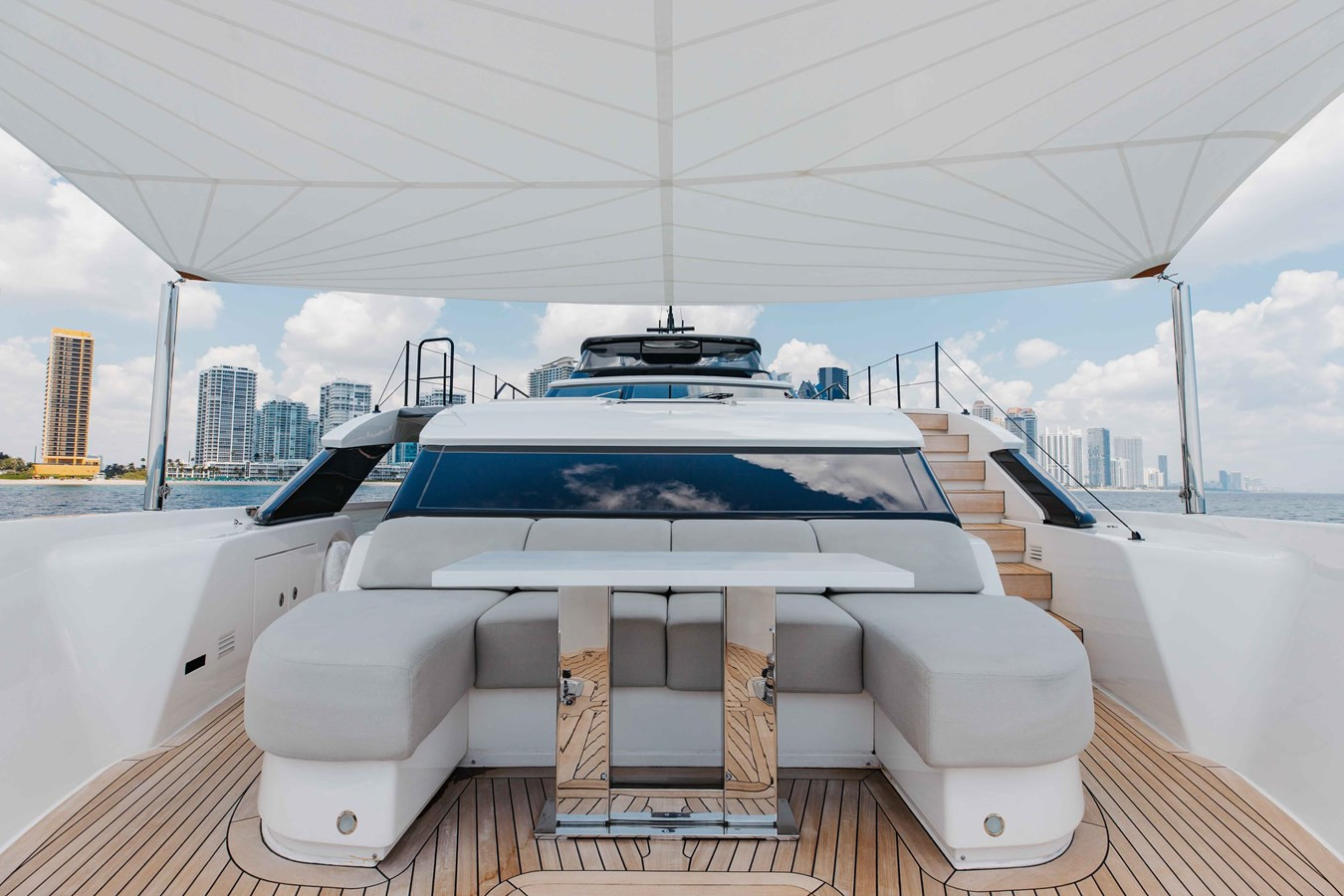 https://arconyachts.ams3.digitaloceanspaces.com/195800/conversions/large_4759546-optimize.jpg