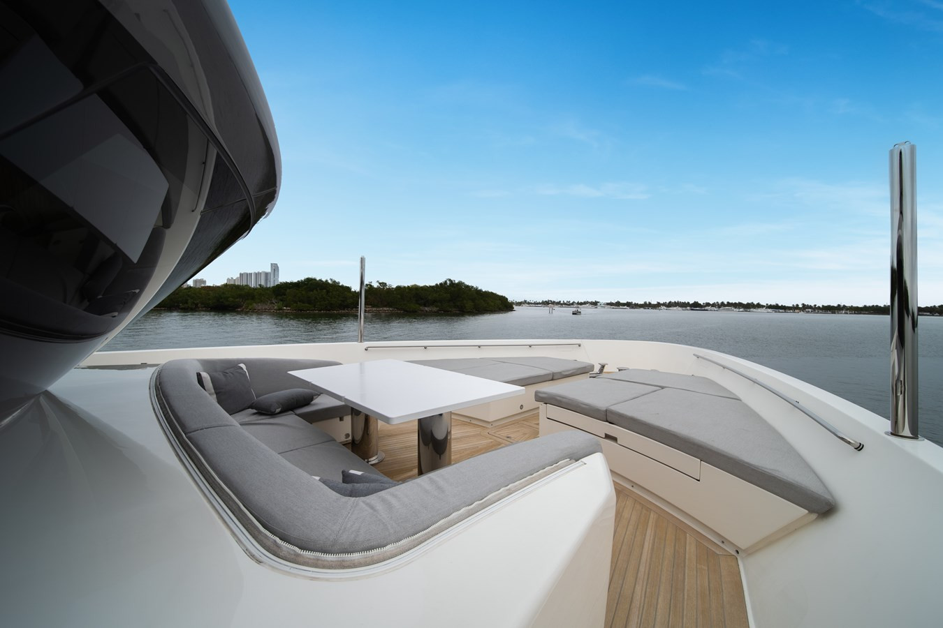 https://arconyachts.ams3.digitaloceanspaces.com/195980/conversions/large_4823146-optimize.jpg