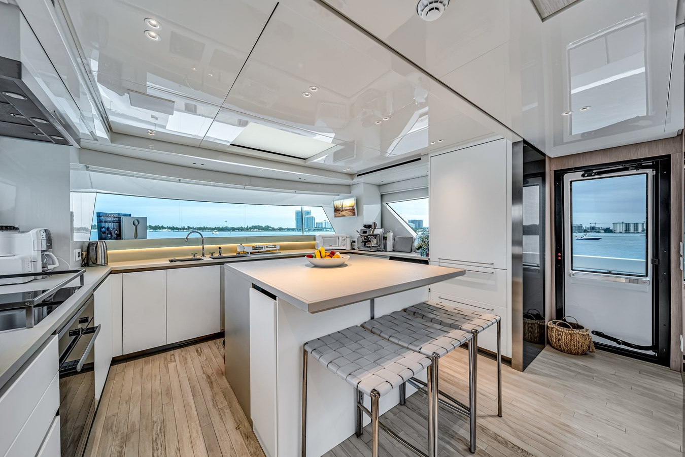 https://arconyachts.ams3.digitaloceanspaces.com/196044/conversions/large_4823179-optimize.jpg