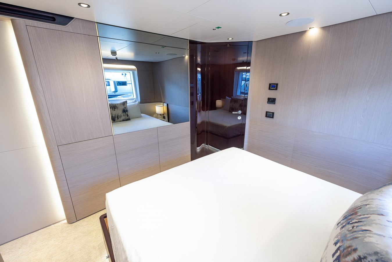 https://arconyachts.ams3.digitaloceanspaces.com/196135/conversions/large_4646549-optimize.jpg