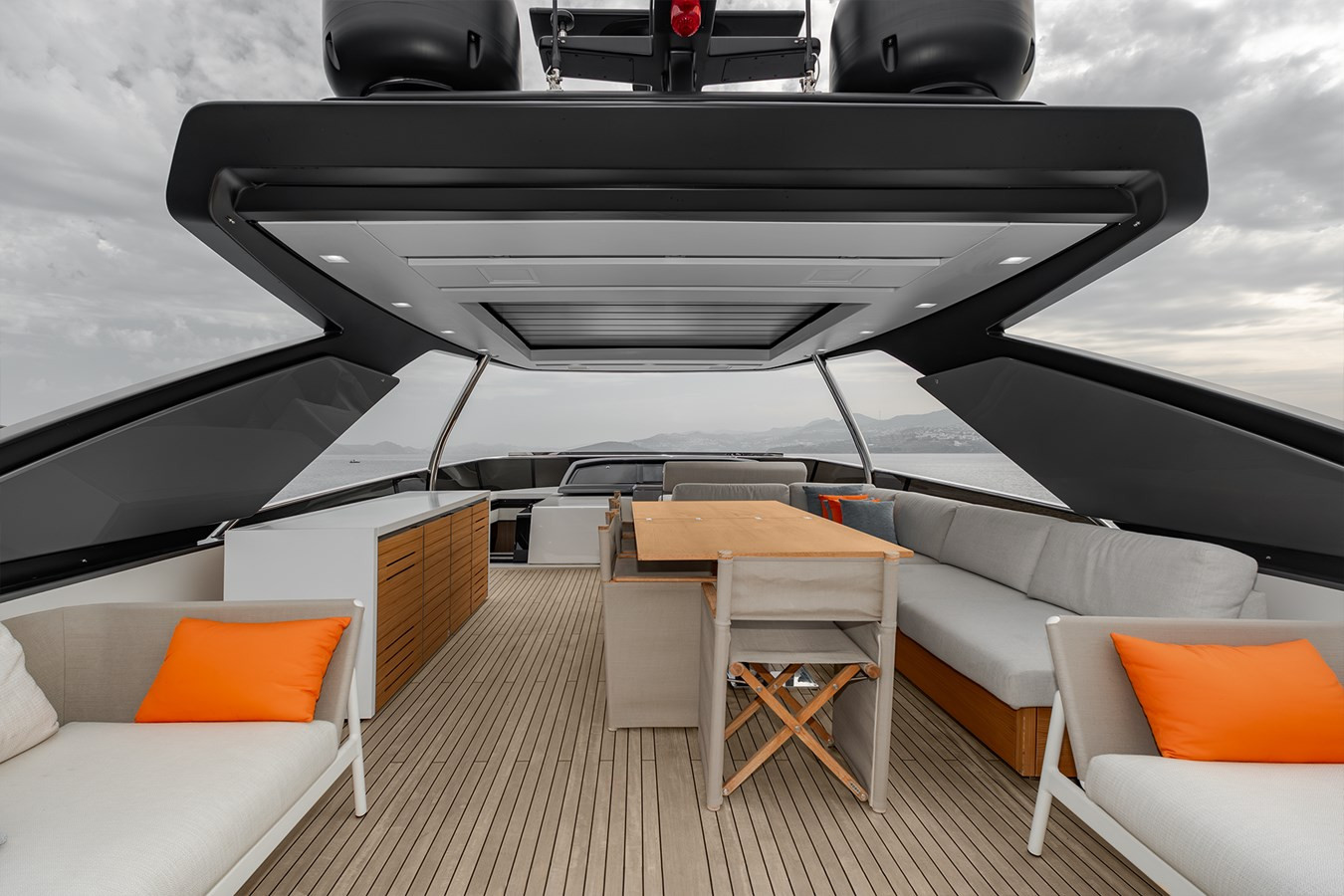 https://arconyachts.ams3.digitaloceanspaces.com/196339/conversions/large_4872382-optimize.jpg
