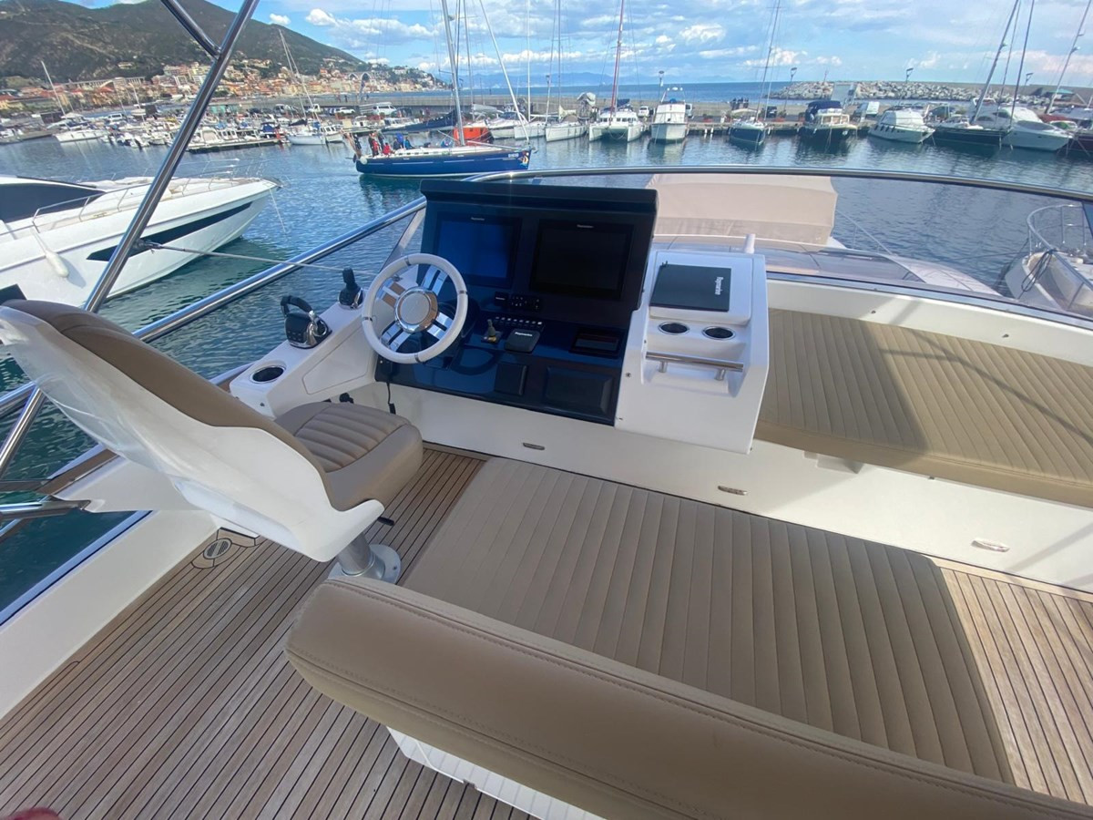 https://arconyachts.ams3.digitaloceanspaces.com/196942/conversions/large_4874539-optimize.jpg