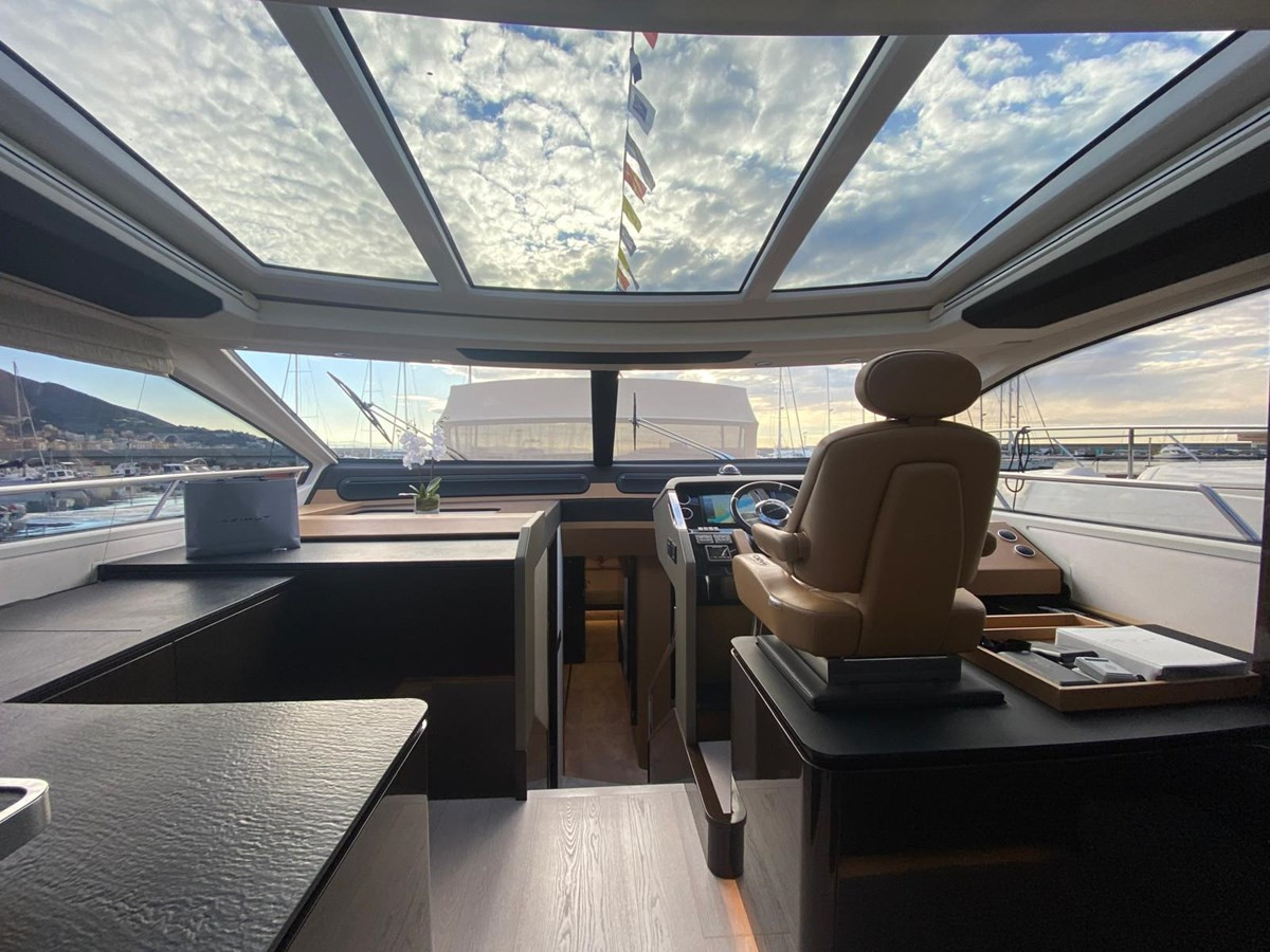 https://arconyachts.ams3.digitaloceanspaces.com/196950/conversions/large_4874551-optimize.jpg
