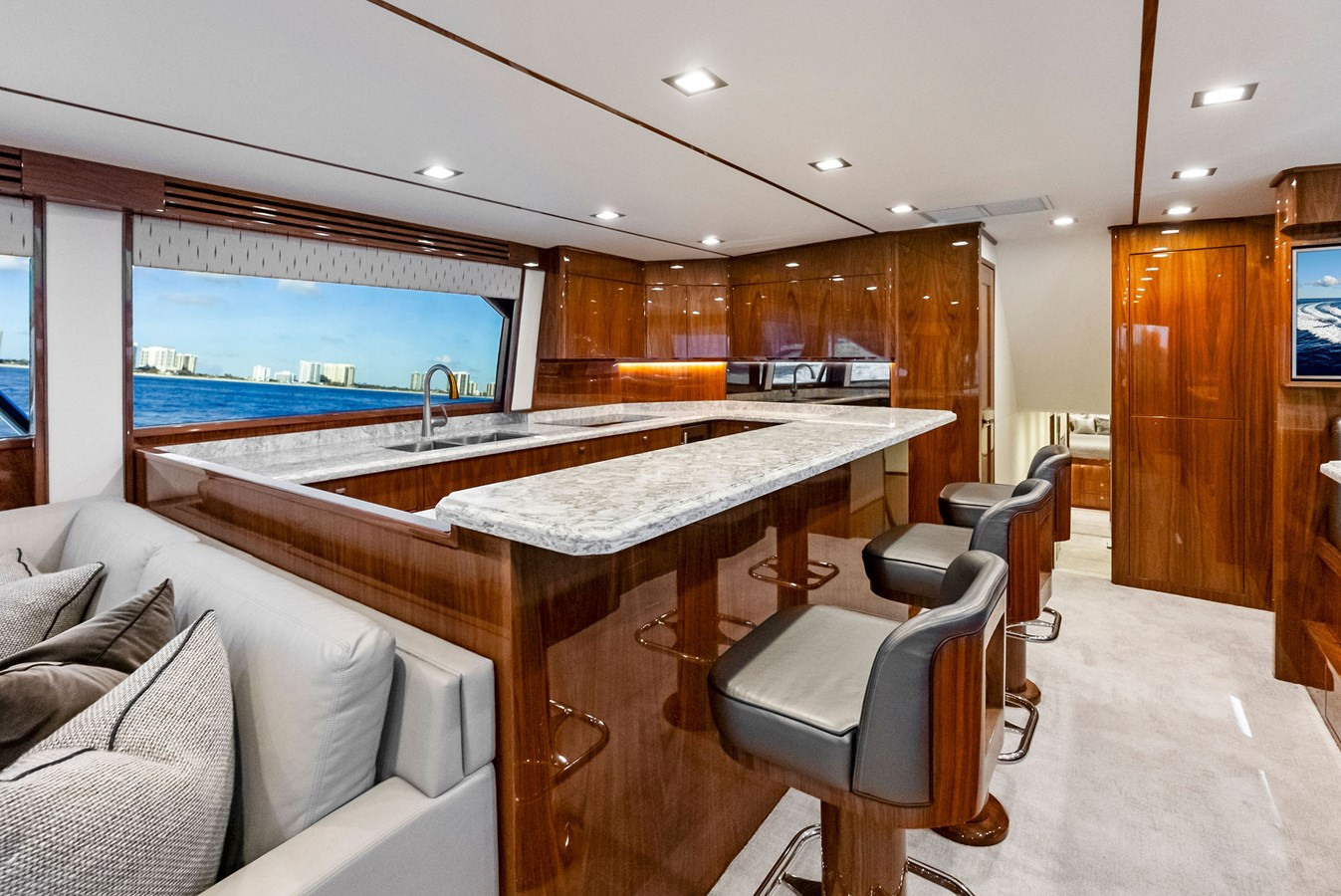 https://arconyachts.ams3.digitaloceanspaces.com/197146/conversions/large_4529445-optimize.jpg