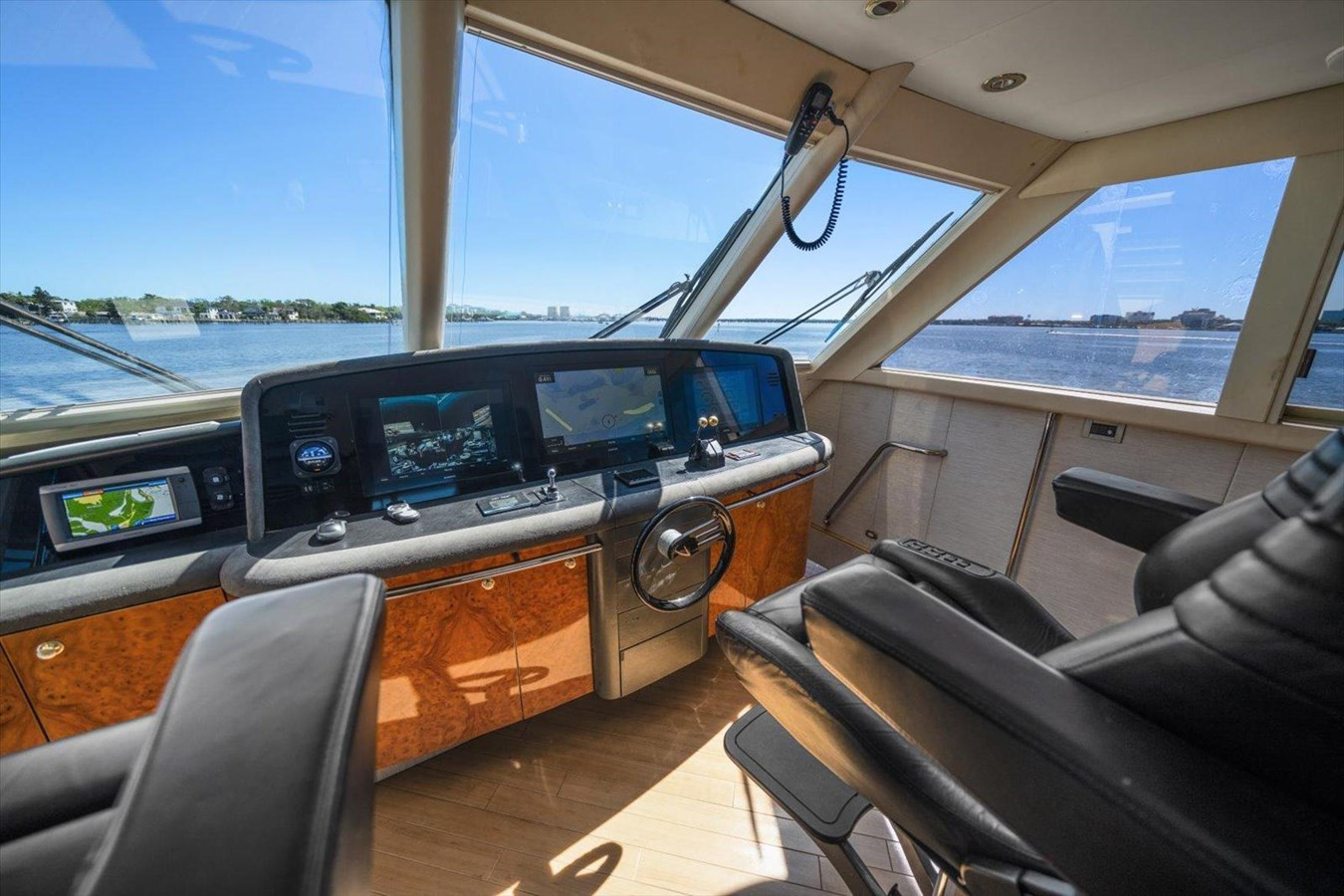 https://arconyachts.ams3.digitaloceanspaces.com/197676/conversions/large_4610967-optimize.jpg