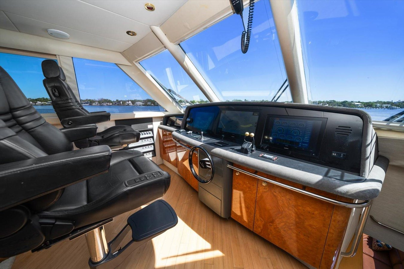 https://arconyachts.ams3.digitaloceanspaces.com/197678/conversions/large_4610968-optimize.jpg