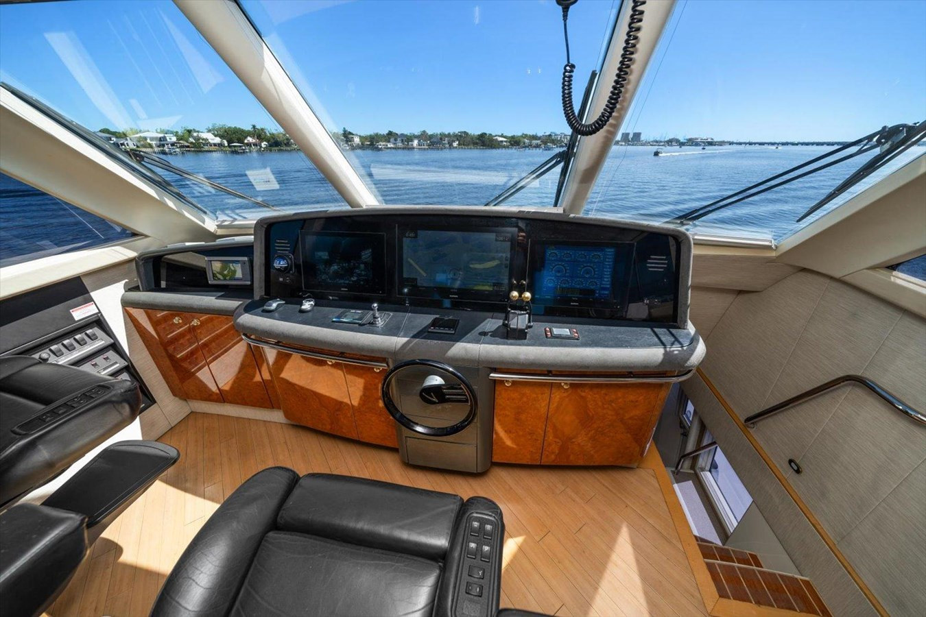 https://arconyachts.ams3.digitaloceanspaces.com/197680/conversions/large_4610969-optimize.jpg