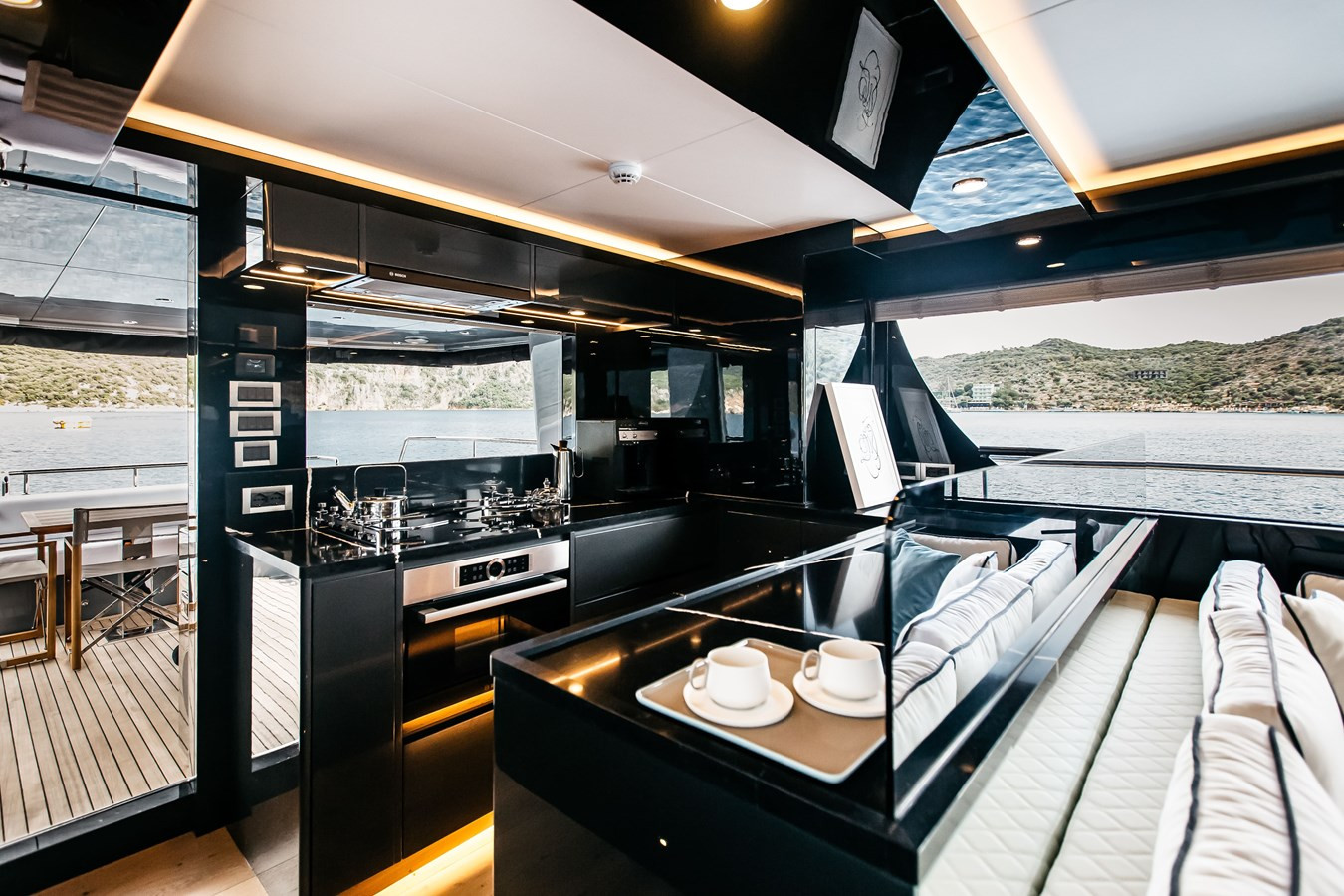 https://arconyachts.ams3.digitaloceanspaces.com/198386/conversions/large_4860450-optimize.jpg