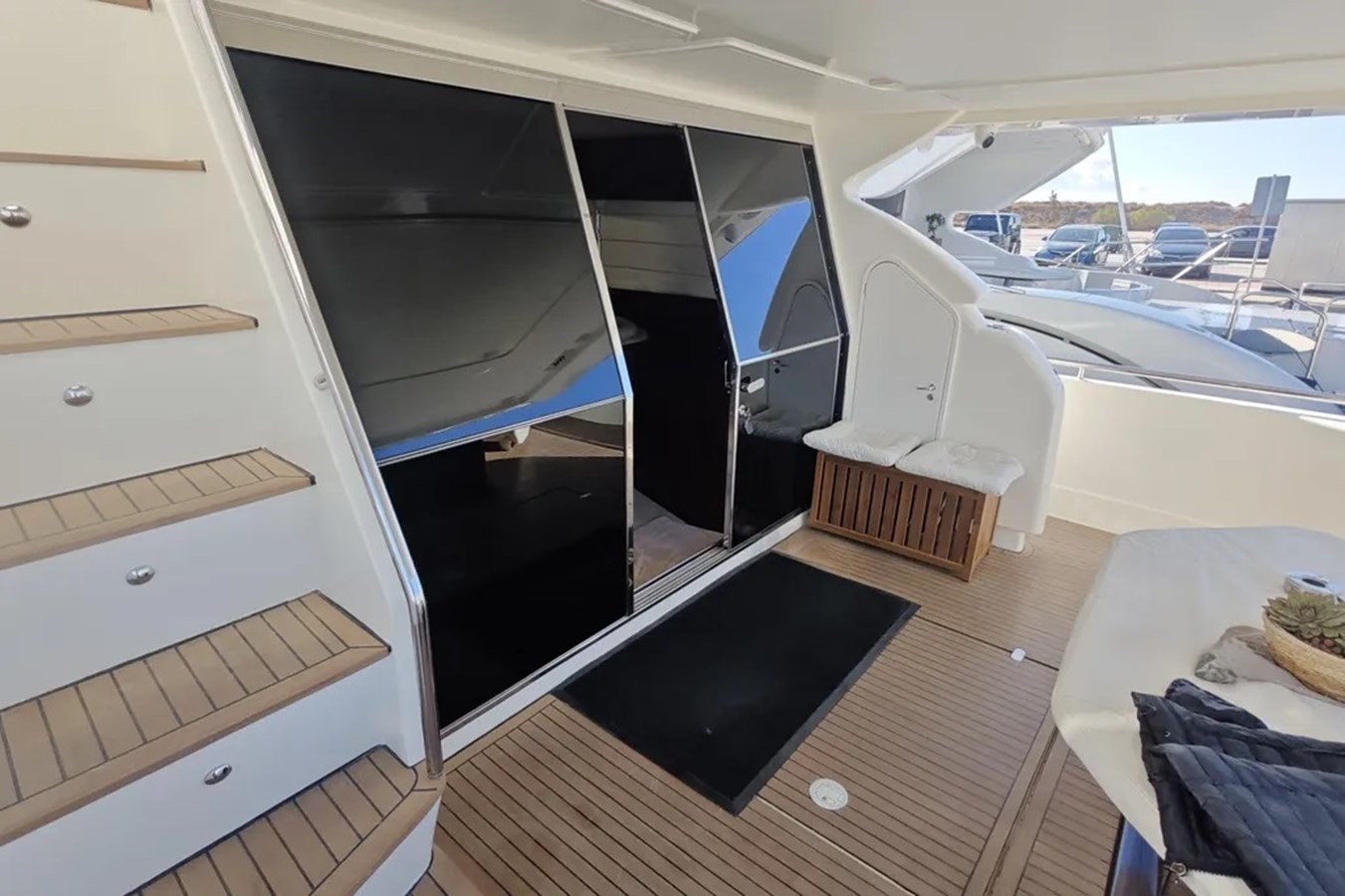 https://arconyachts.ams3.digitaloceanspaces.com/198744/conversions/large_4874652-optimize.jpg