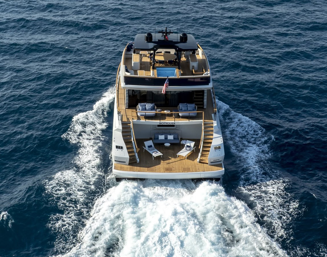 https://arconyachts.ams3.digitaloceanspaces.com/199015/conversions/large_4732271-optimize.jpg