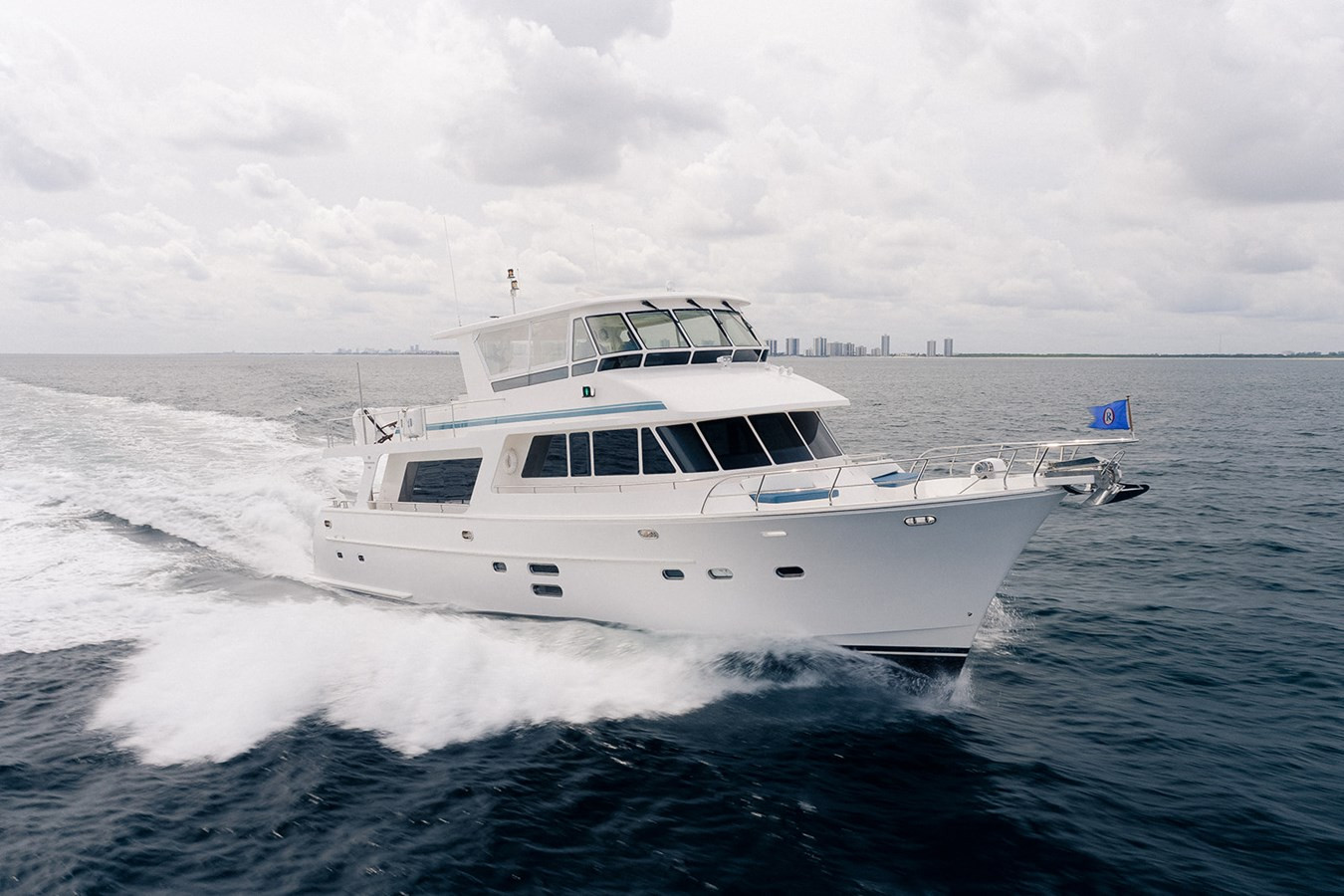 https://arconyachts.ams3.digitaloceanspaces.com/199303/conversions/large_4246210-optimize.jpg