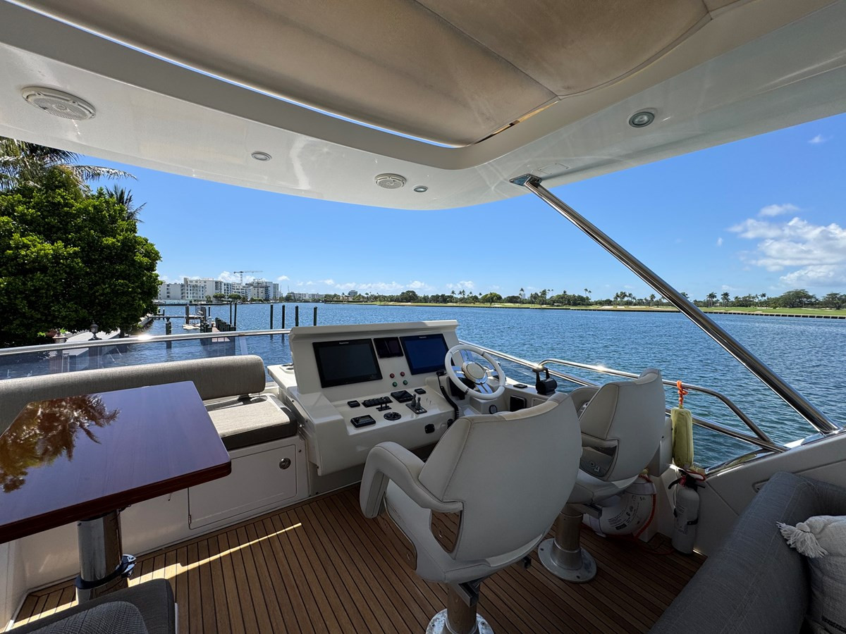 https://arconyachts.ams3.digitaloceanspaces.com/199344/conversions/large_4862512-optimize.jpg