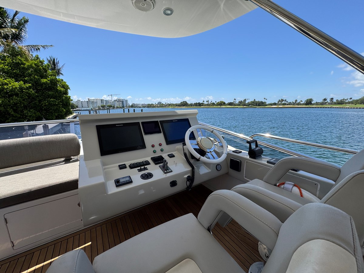 https://arconyachts.ams3.digitaloceanspaces.com/199345/conversions/large_4862513-optimize.jpg